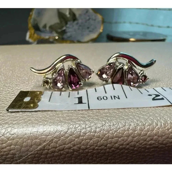 Art Nouveau Style | Vintage Earrings | Screwback Earrings - Picture 8 of 9